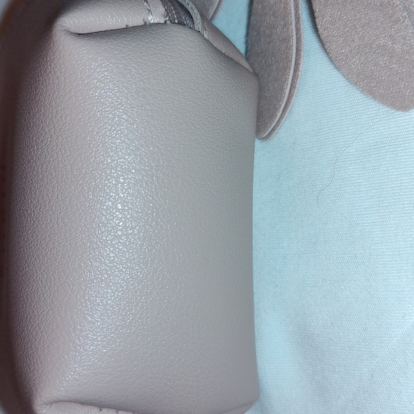 Shein pink coin purse with flower shaped tassel - Picture 5 of 6